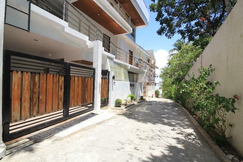Westcliff Villa By Bluewaves Balabag  Exterior photo
